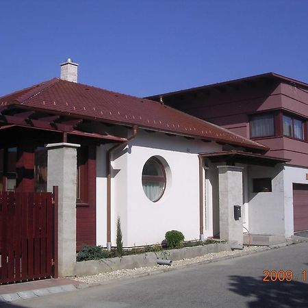 Besenyei Apartman Sárvár Dış mekan fotoğraf